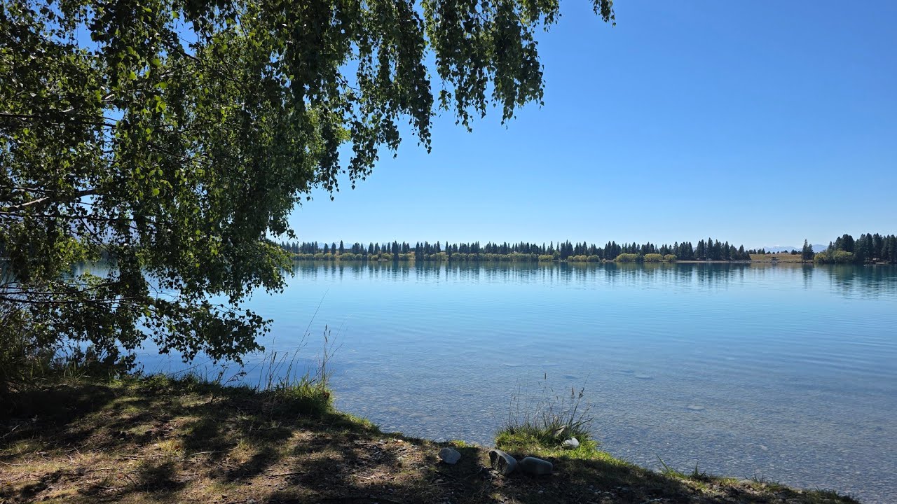 Walking Lake Ruataniwha's southern edge track
