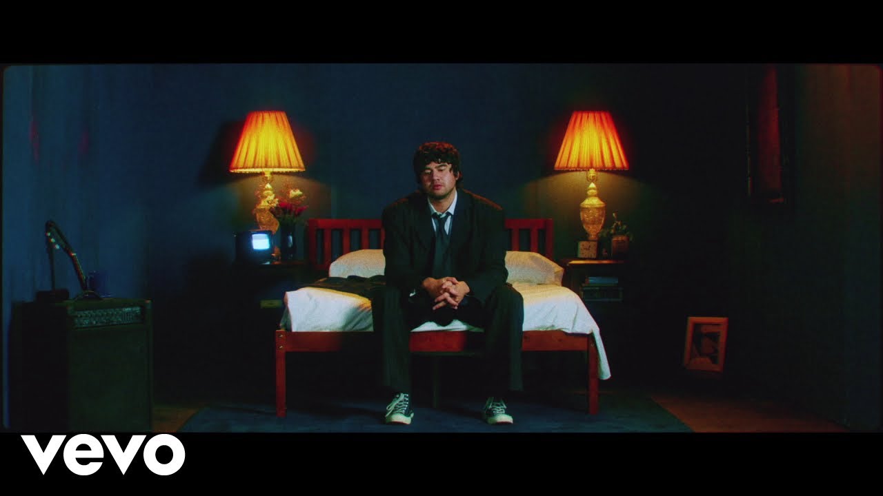 Calum Hood - Don't Forget You Love Me (Official Video)