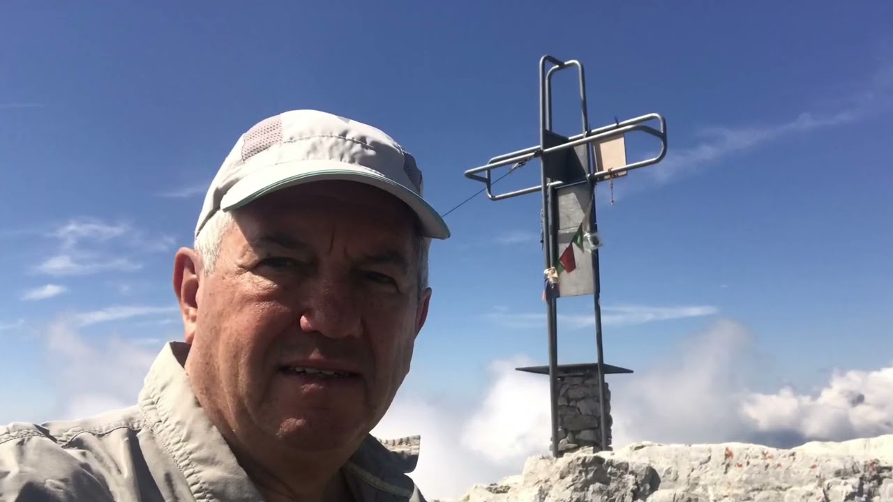 Zuccone Campelli dai Piani di Bobbio con il canalone dei camosci, ritorno dal sentiero dei mughi.