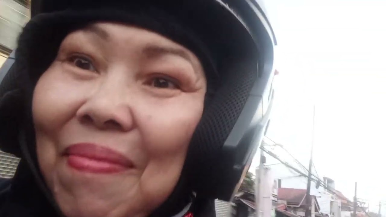 Habang nagbyahe kami ramdam ko ang sobrang lamig