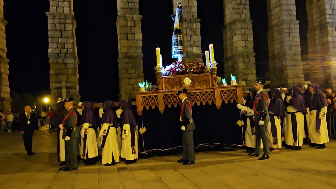 Semana Santa Segovia 2025. Procesión Santo Cristo de la Cruz. Cristo del Mercado. Azoguejo 17/4/2025
