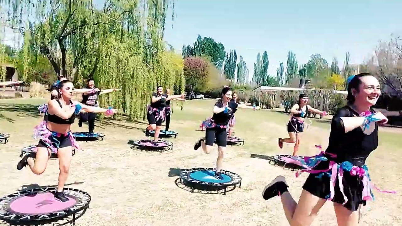 BOMBÓN -Daddy Yankee, El Alfa, Lil Jon || Macarena Ailen, JUMP CON MACA💗⚡💙 jump mini trampolín