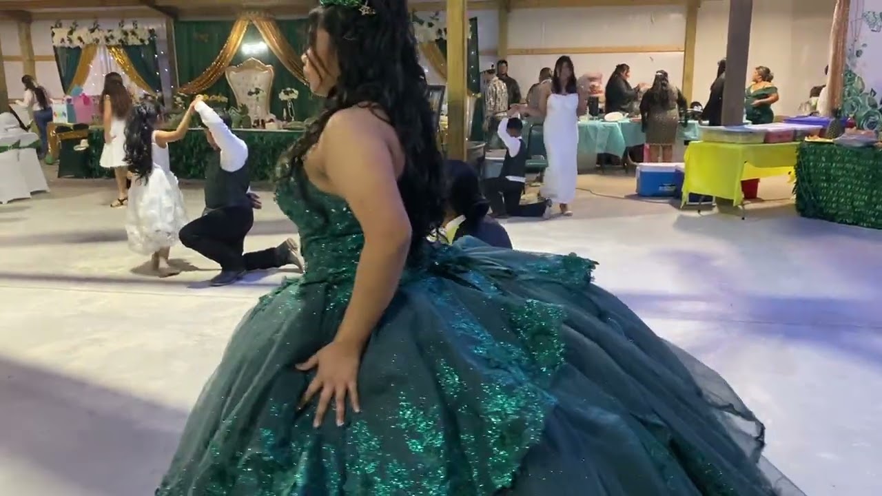 Quinceañera parte 2!￼