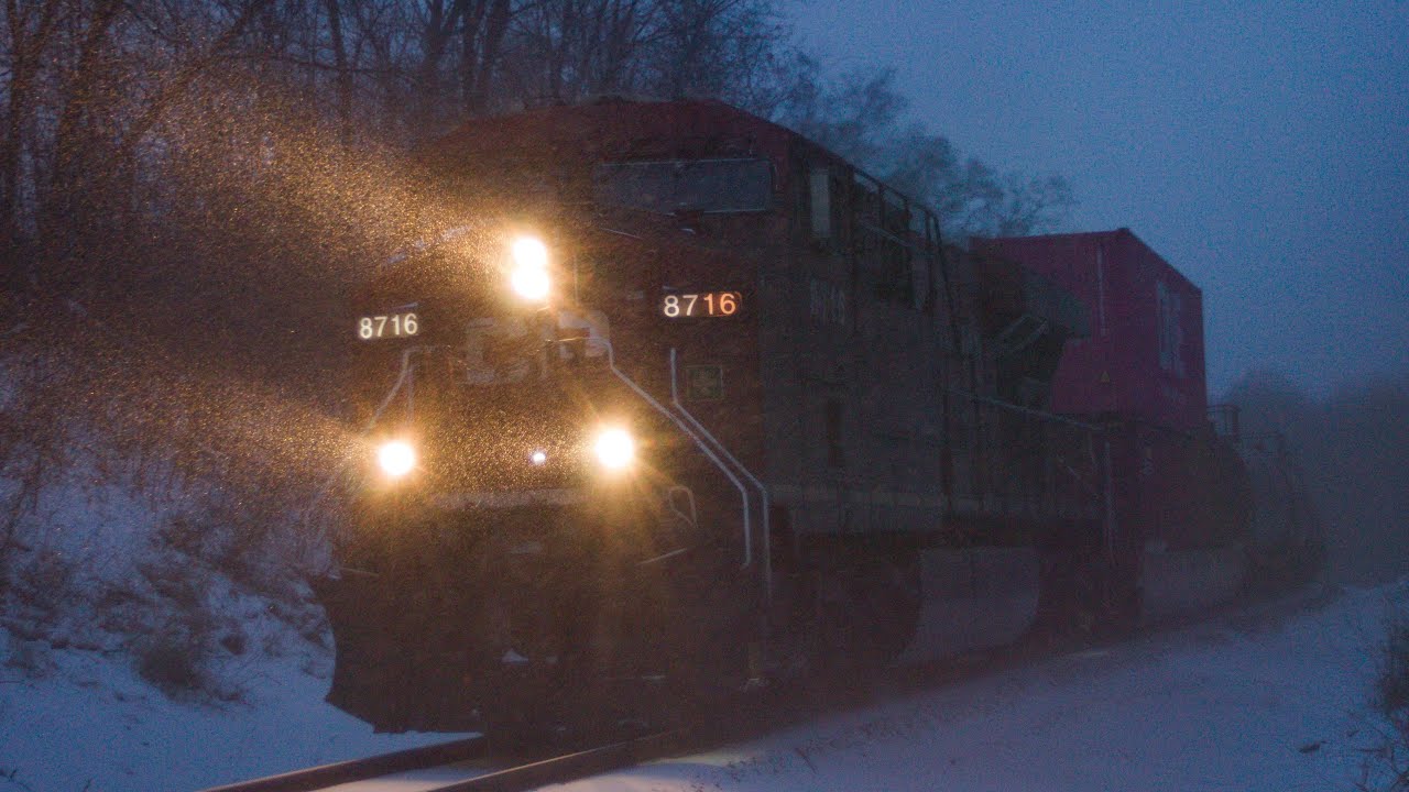 11/29/25 Railfanning in The First Major Snowfall of The Year (AMTK, CP 4422)