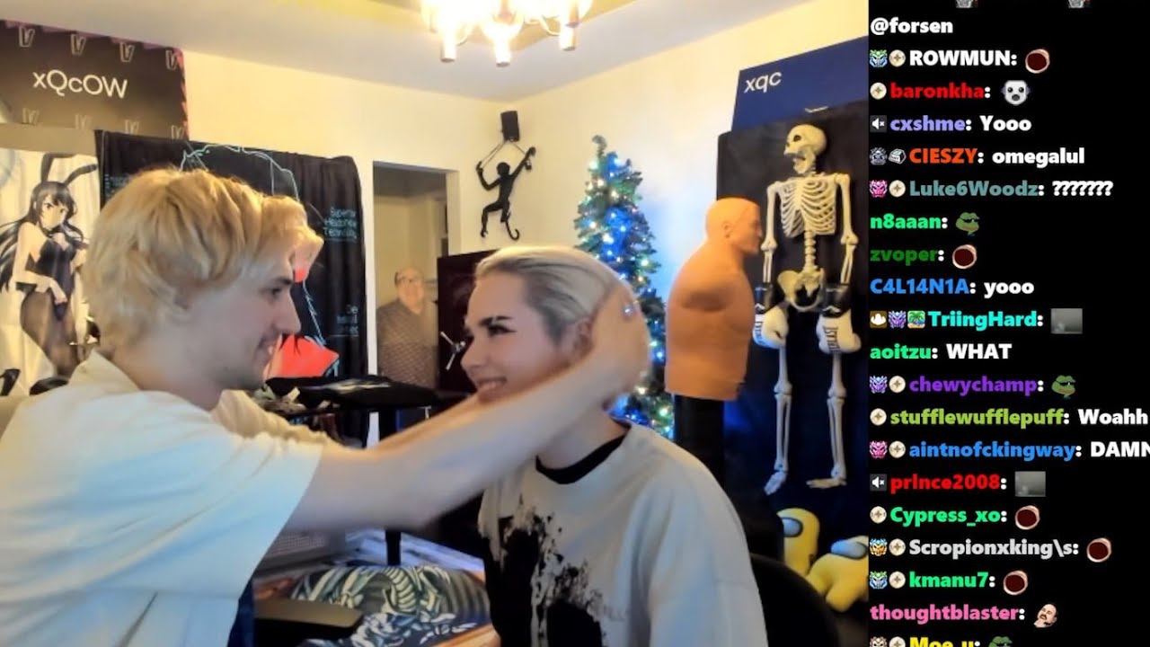xQc забывает, что он в прямом эфире, разговаривая с NYYXXII