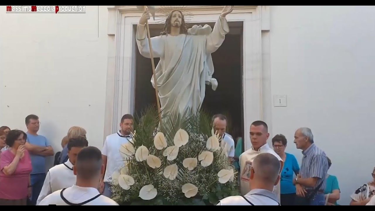 Festa del SS. Salvatore: Processione per le strade di Castelluccio dei Sauri