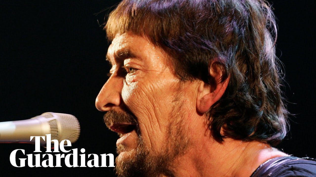 Chris Rea, singer-songwriter behind Driving Home for Christmas, dies aged 74