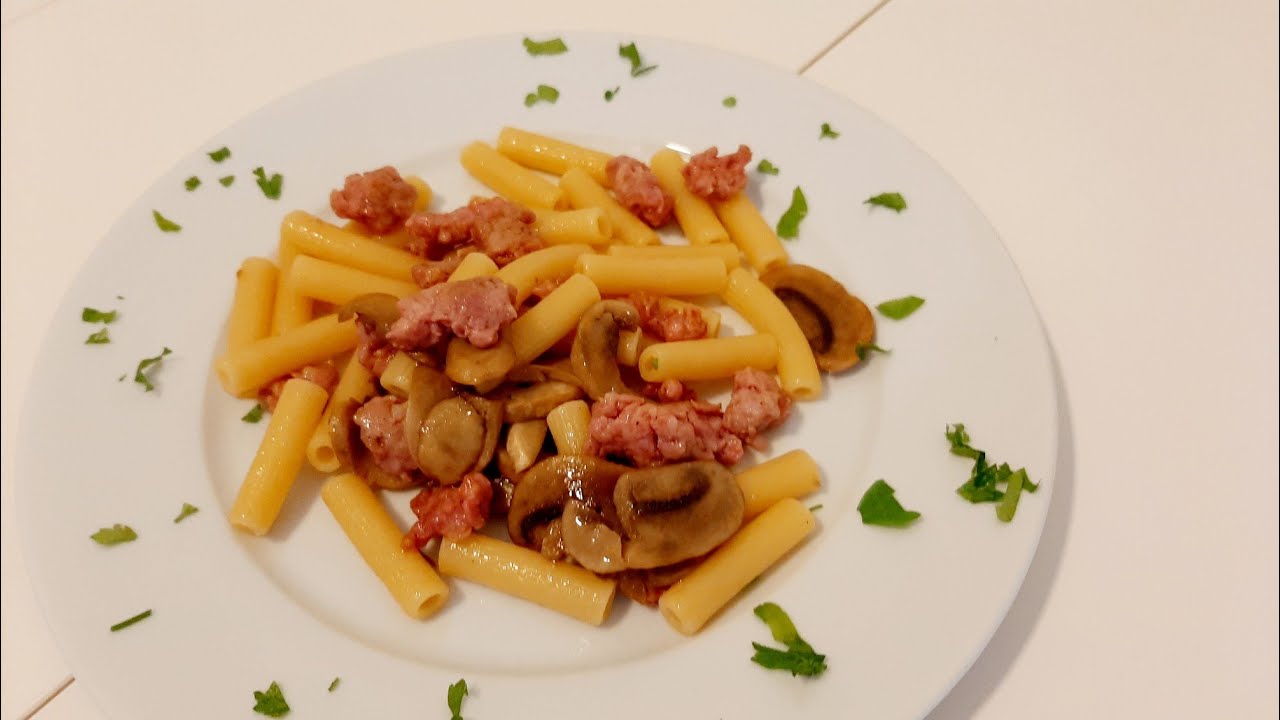 Buonissimi Maccheroni con funghi e salsiccia