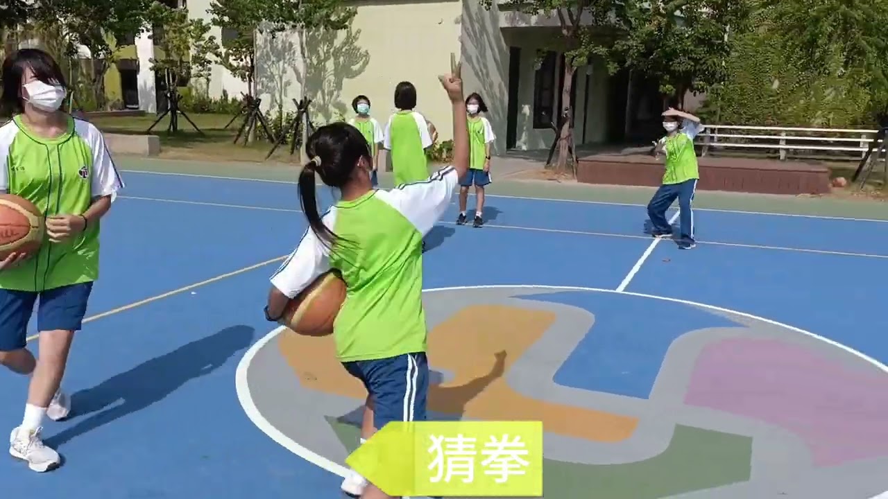 1、兩人傳接+移動運球                    2、團隊投籃遊戲