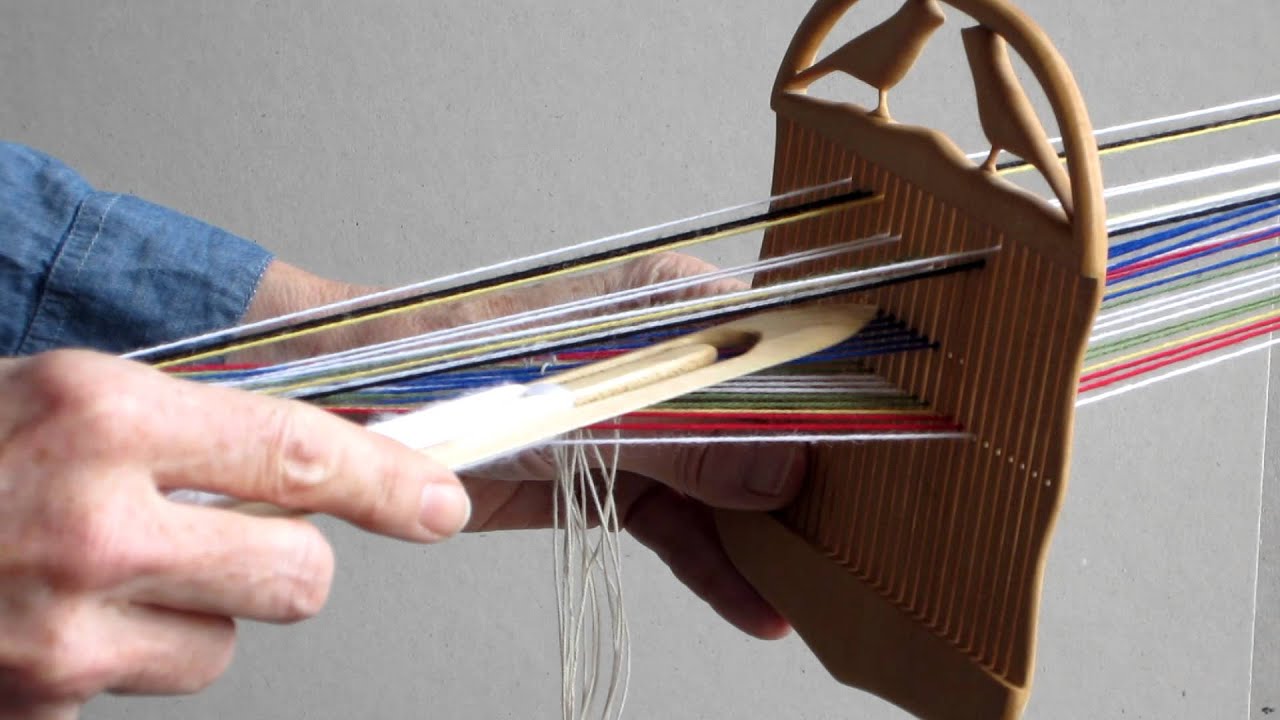 Weaving narrow bands with a double holed heddle
