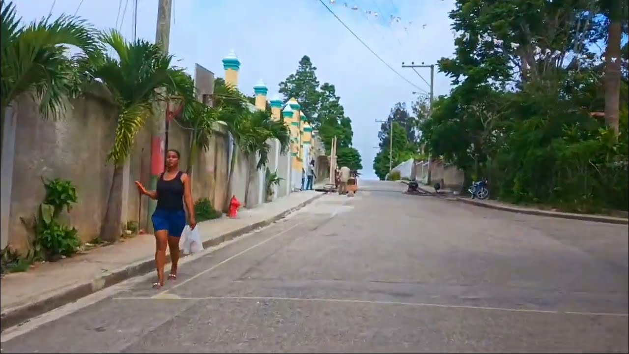 La vallée de Jacmel , bèl zòn , bèl moun , bèl wout. 