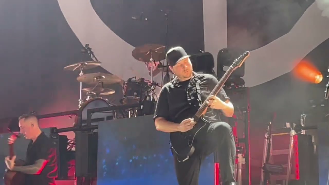 YELLOWCARD Performs ONE BEDROOM Featuring Ryan Mendez Showing his Lead Guitar Chops at Tampa AMPA