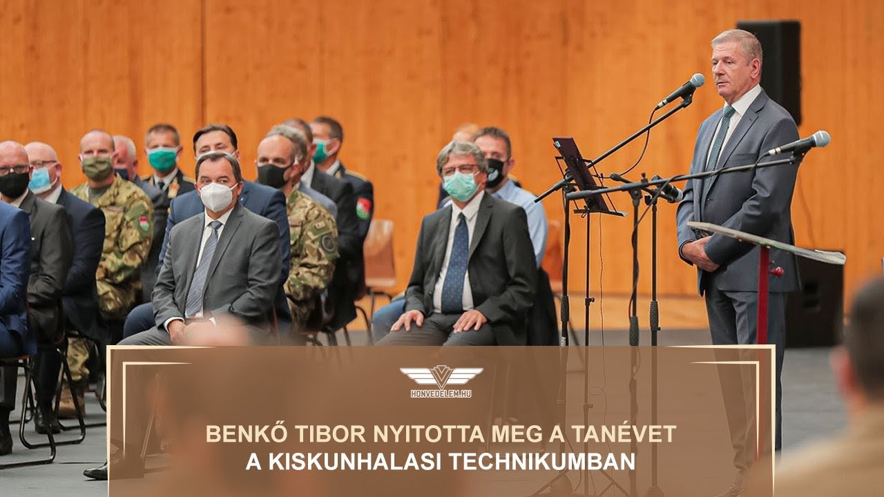Benkő Tibor nyitotta meg a tanévet a kiskunhalasi technikumban