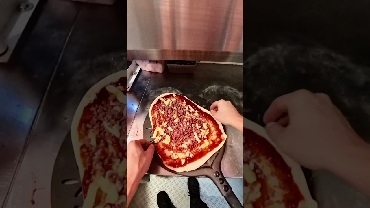 POV: How I make a reindeer 🦌 pizza. #nordicpizza #pizzarecipe #pizzachef #cheflife #pizza