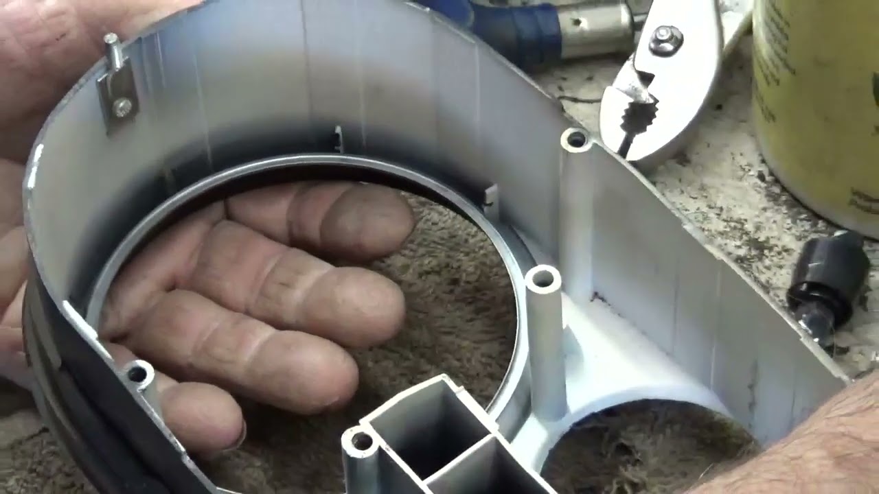 Removing and servicing a 1960s/70s Mercedes-Benz instrument cluster (W108/109/114/115)