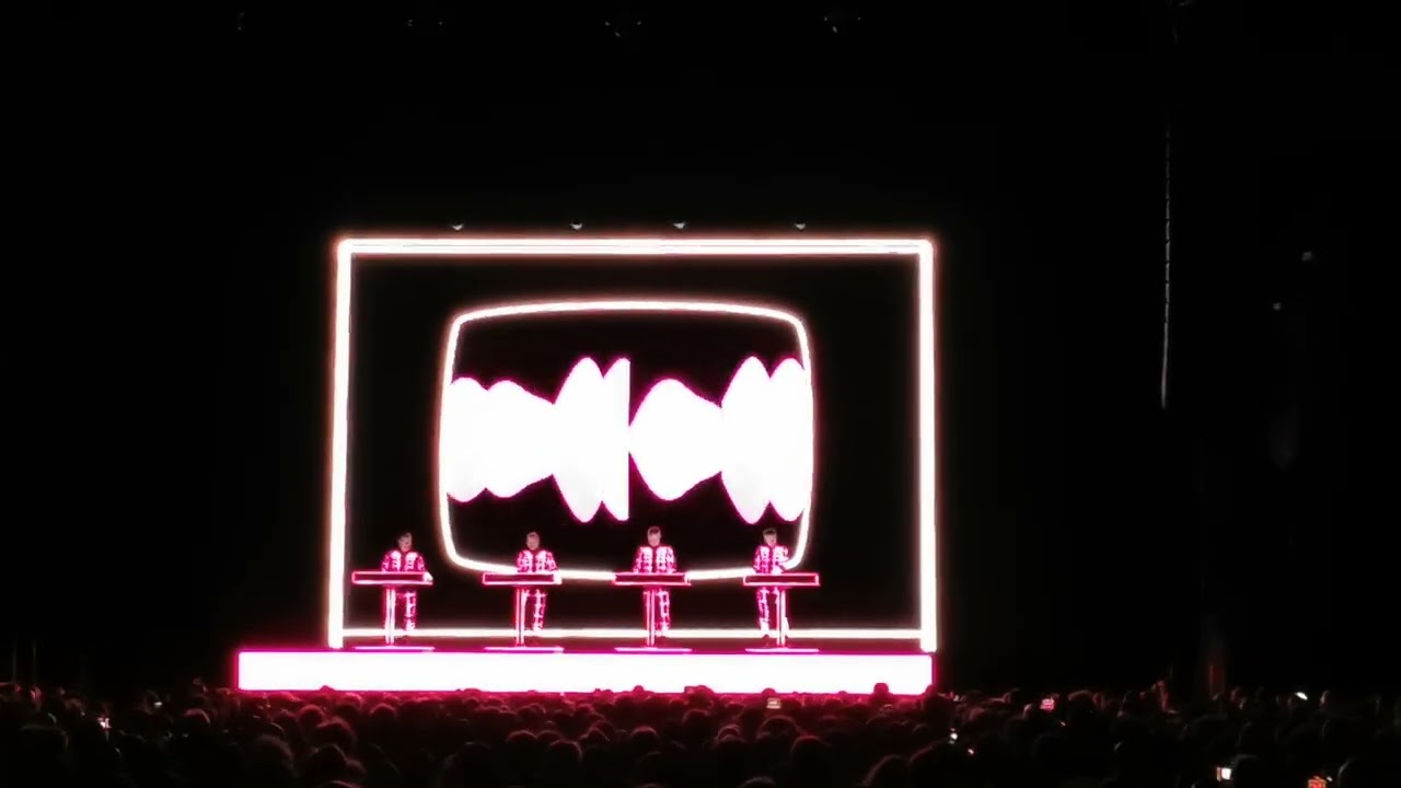 Kraftwerk | Computer Love (Live in Amsterdam 2025) 