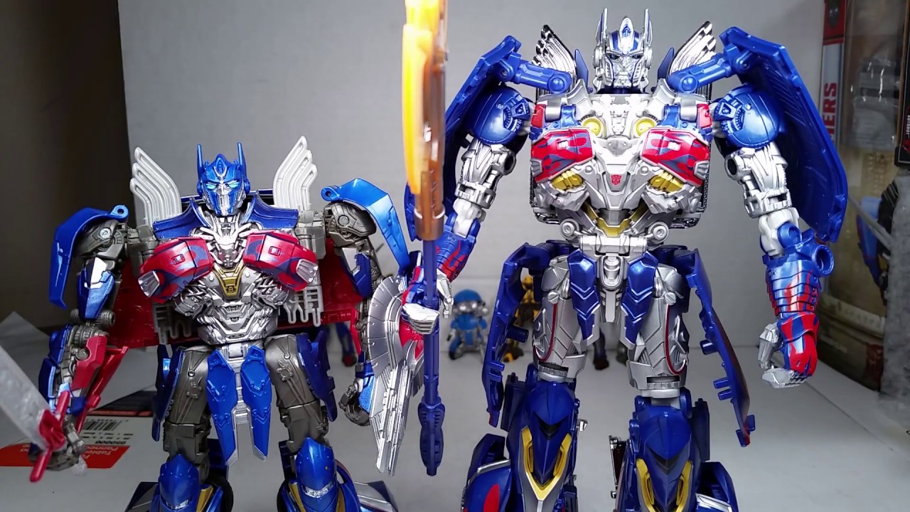 SDCC The Last Knight voyager OPTIMUS PRIME with authentic piece of Optimus Prime Western Star mode!