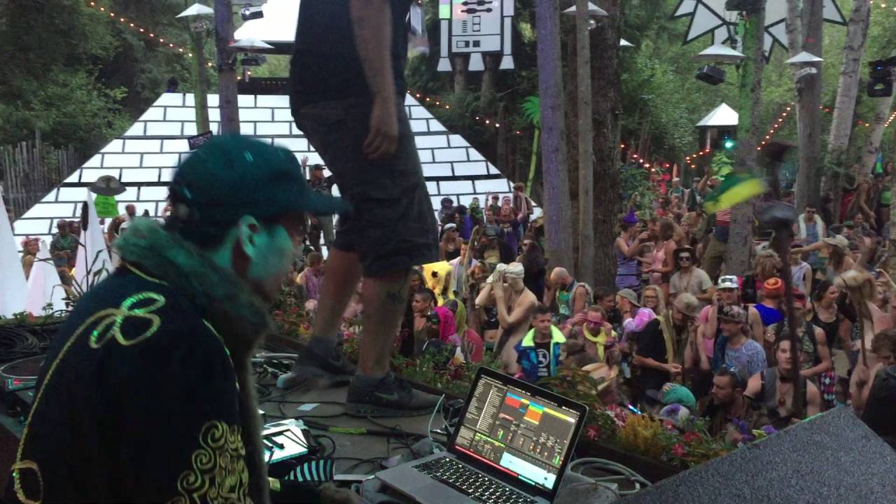 Def3 performing with K+lab in the Fractal Forest @ Shambhala Music Festival 2016