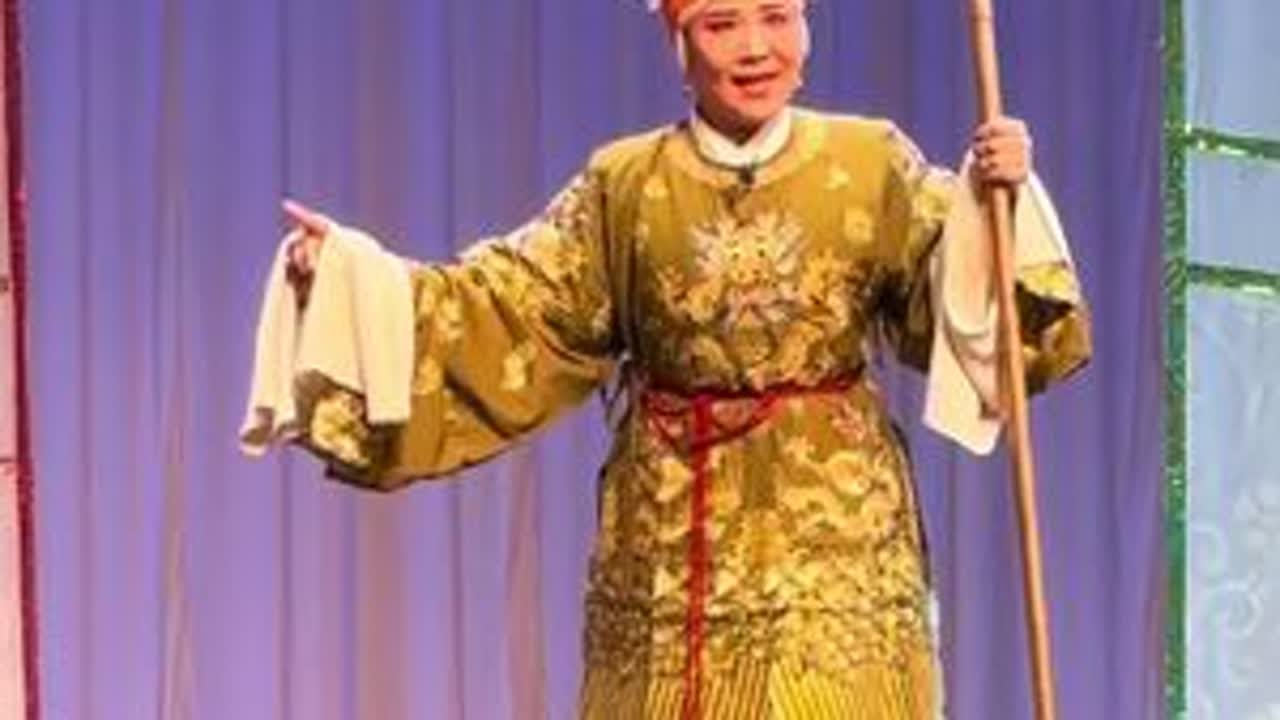 洛阳豫剧院马派名剧《穆桂英挂帅》“听孙媳把话讲一遍”由优秀青年演员王晓恬饰演佘太君@王恬 #戏曲也抖音 #传统曲艺 #戏曲表演 #马金凤