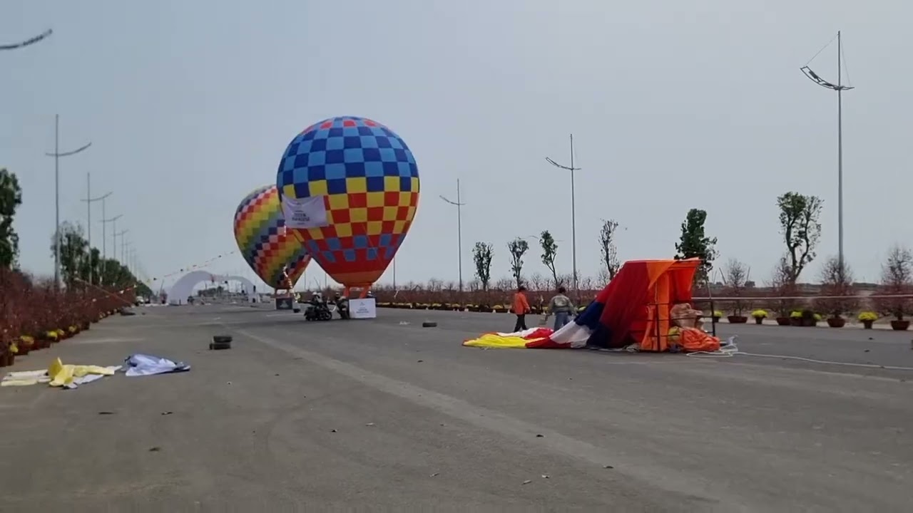 Không khí chuẩn bị cho lễ hội Du Xuân, tham quan bằng kinh khí cầu tại Vinhomes Cần Giờ.