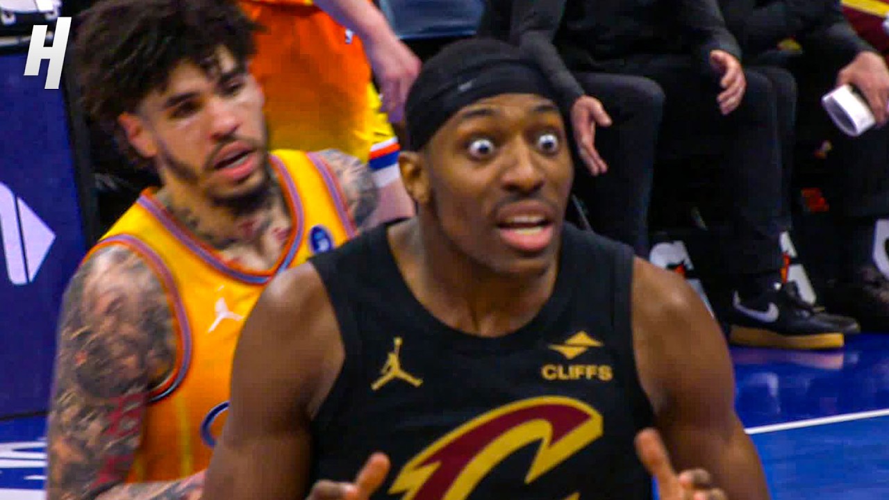 Tomlin in SHOCK After Getting Called for a Foul 😭