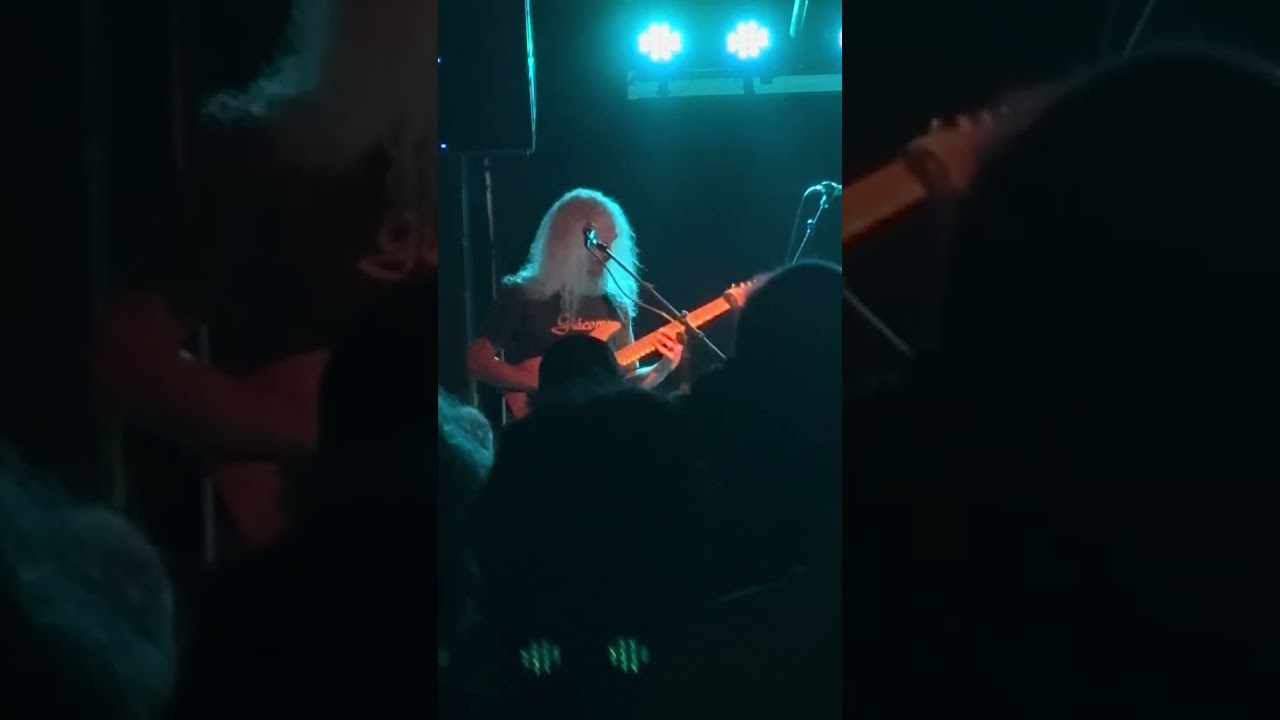 Guthrie Govan - Epic Jam!