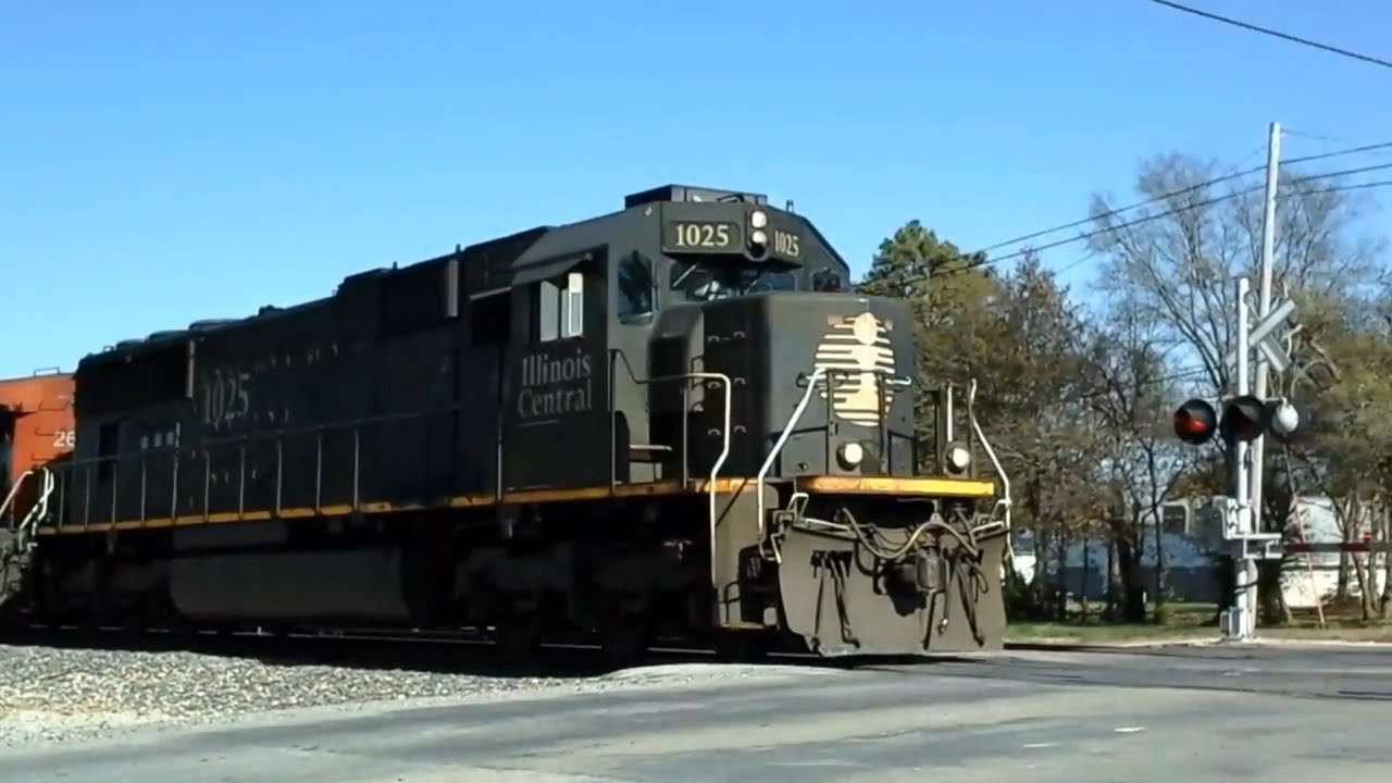 11/13/16 - IC SD70 1025 leads CN L532 with CN SD40-2W 5299 trailing