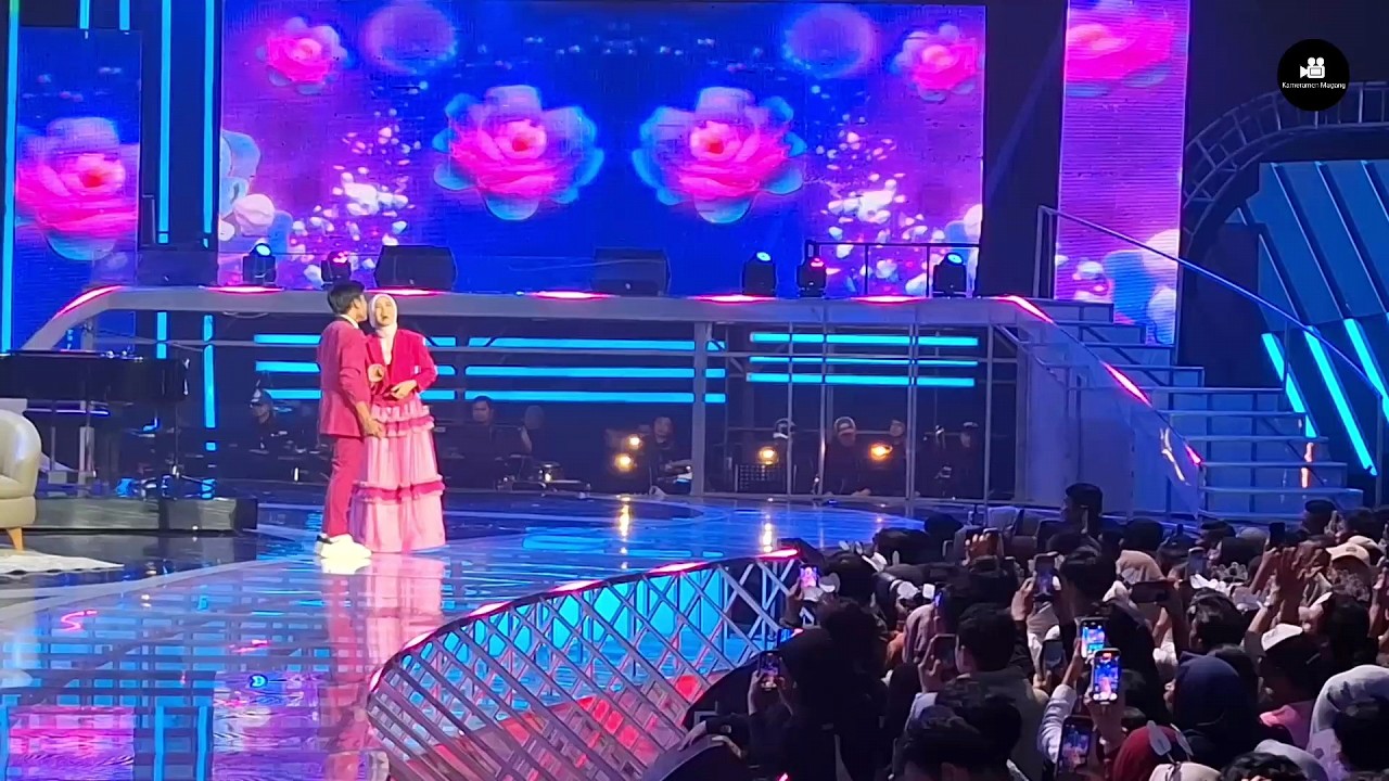 Memandangmu - Valen Feat Mila - Live At Mega Konser