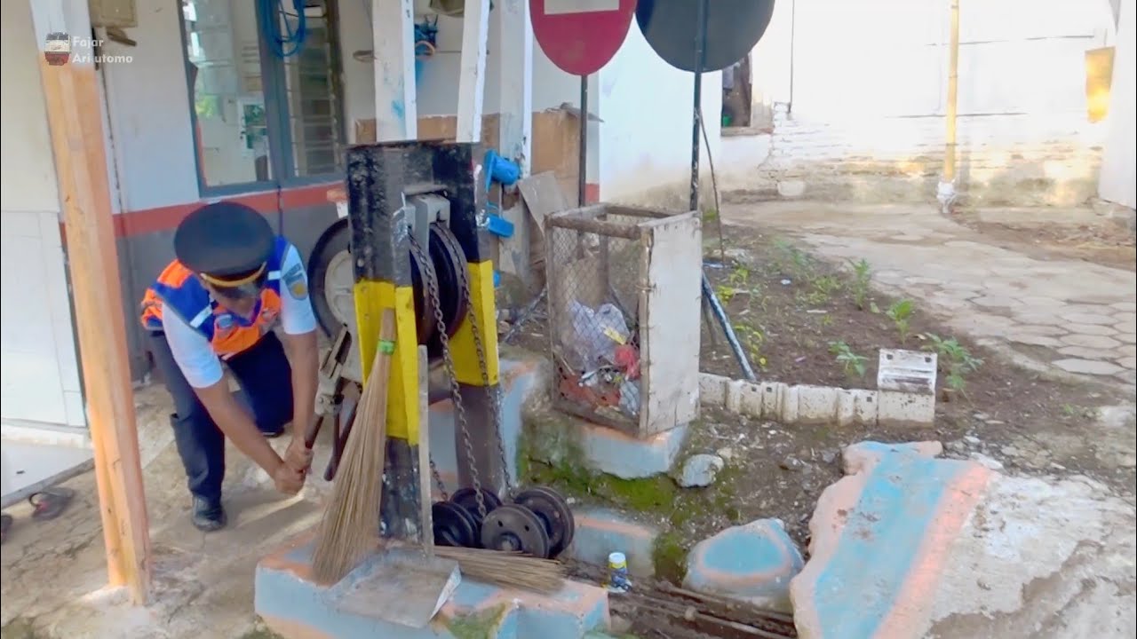 Unik Palang Manual Langka Perlintasan Kereta Api Boyolangu Banyuwangi