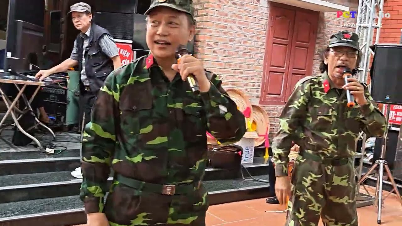 NĂM ANH EM TRÊN MỘT CHIẾC XE TĂNG  (TỐP CA NAM  ĐOÀN NGHỆ THUẬT 19. 5  HÀ NỘI tb)