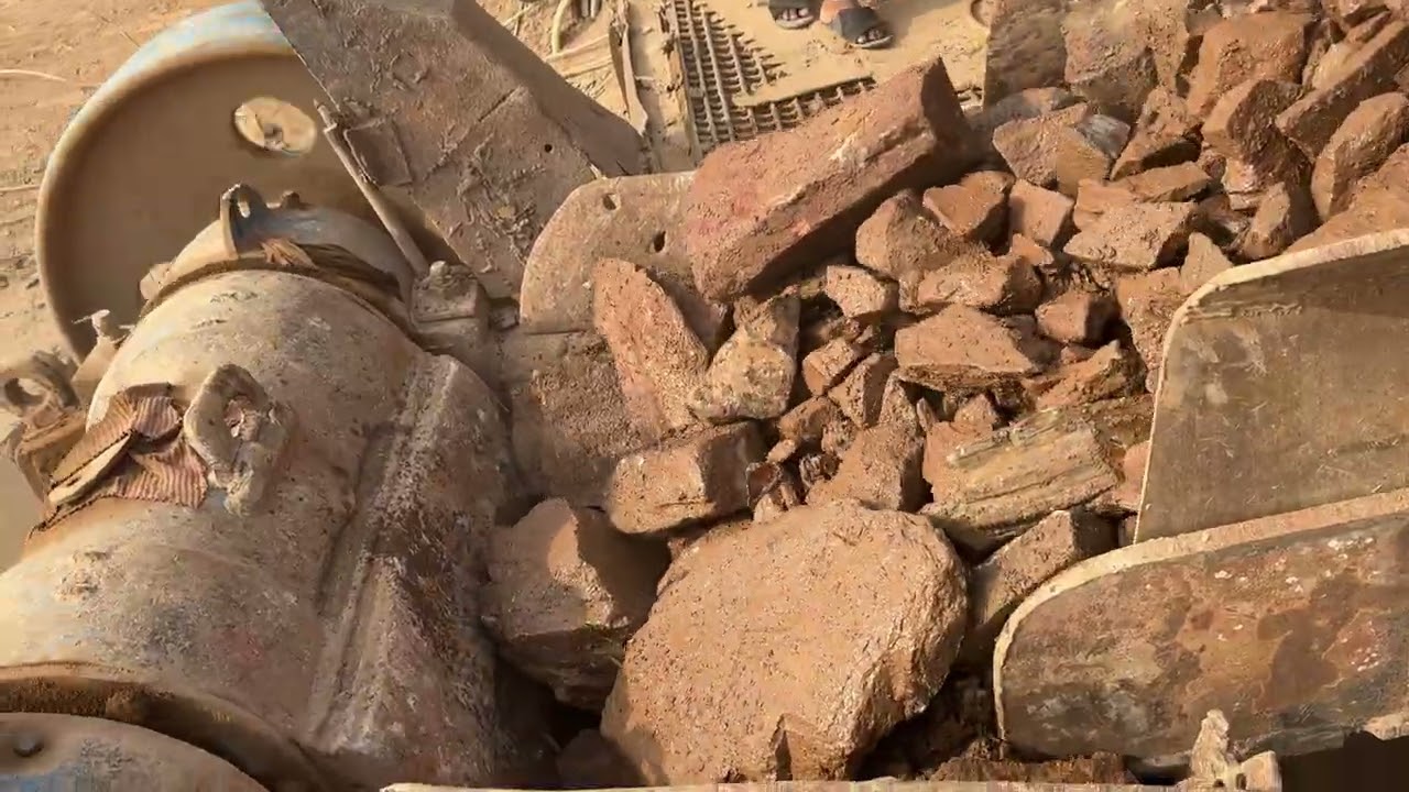 Real Stone crusher power Giant Rocks jammed in Hopper Unstoppable