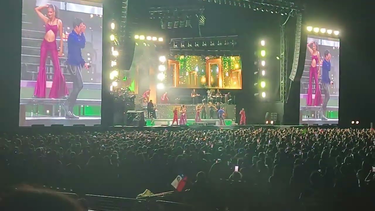 Chayanne Chile - Humanos a Marte, Como tú y yo & Madre tierra ( Oye)