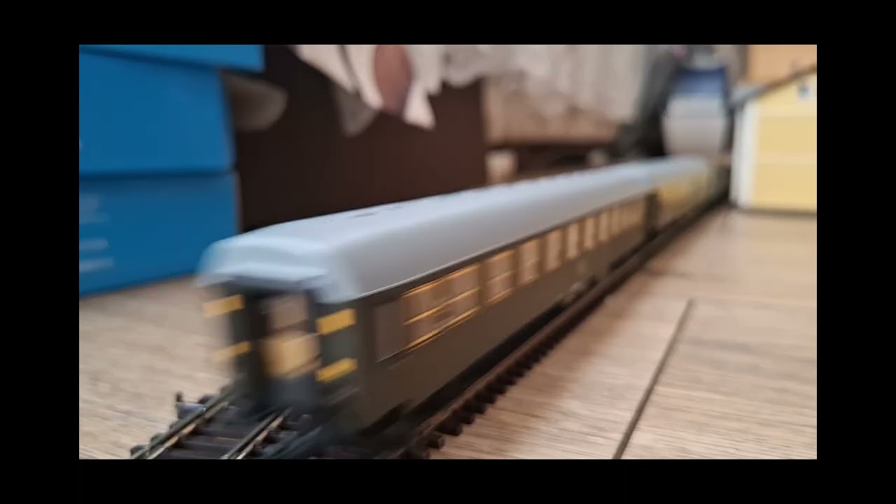 PKP część 37, czyli Polskie Koleje Podłogowe,  Tkt48-93 z pociągiem osobowym do Nowego Sącza 