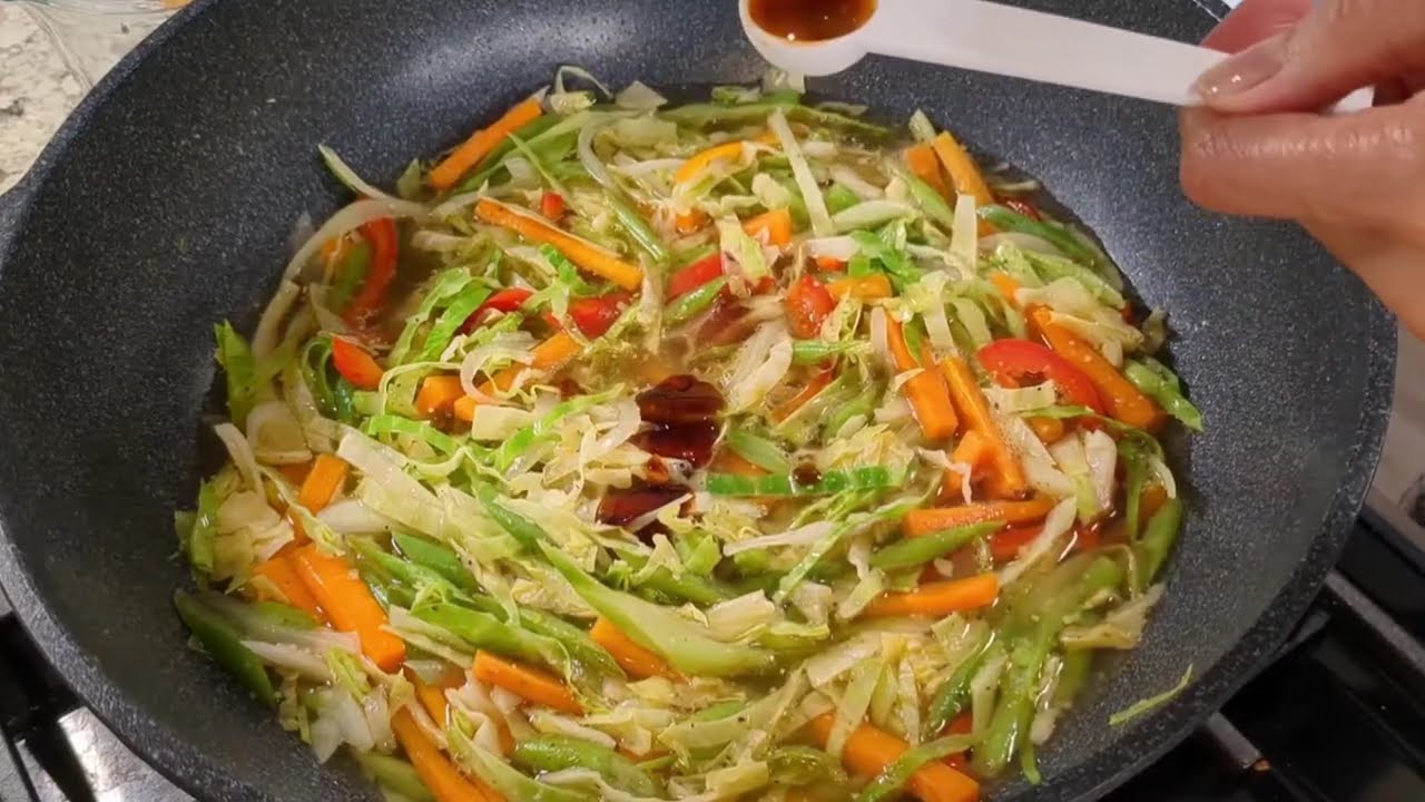 WATCH HOW EASY TO MAKE THIS MEATLESS PANCIT BIHON IS!  WITH ALMOST NO SODIUM PER SERVING!