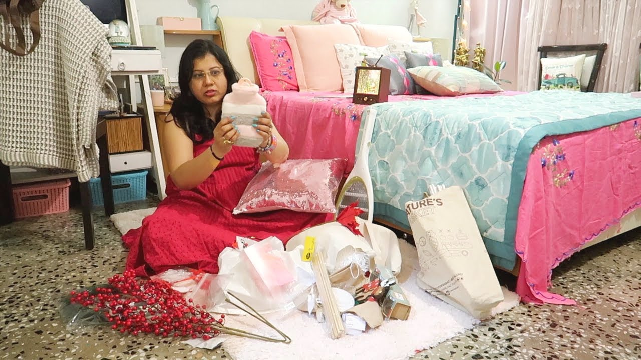 Crawford Market Mumbai & Hill Road Bandra Christmas Shopping Mein Kuhudo Kya Gift Diya | Haul 2019