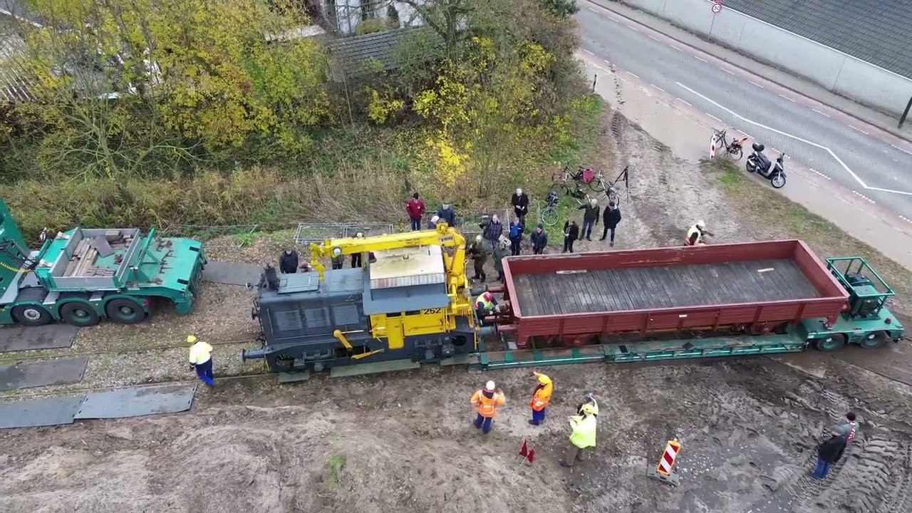 Aankomst Sik 347  en platte wagen ES- 4084 Vrienden van Vegels Spoor