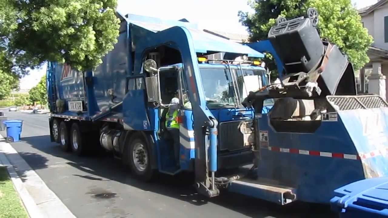 Allied Waste -  Autocar WXLL/Leach FL 
