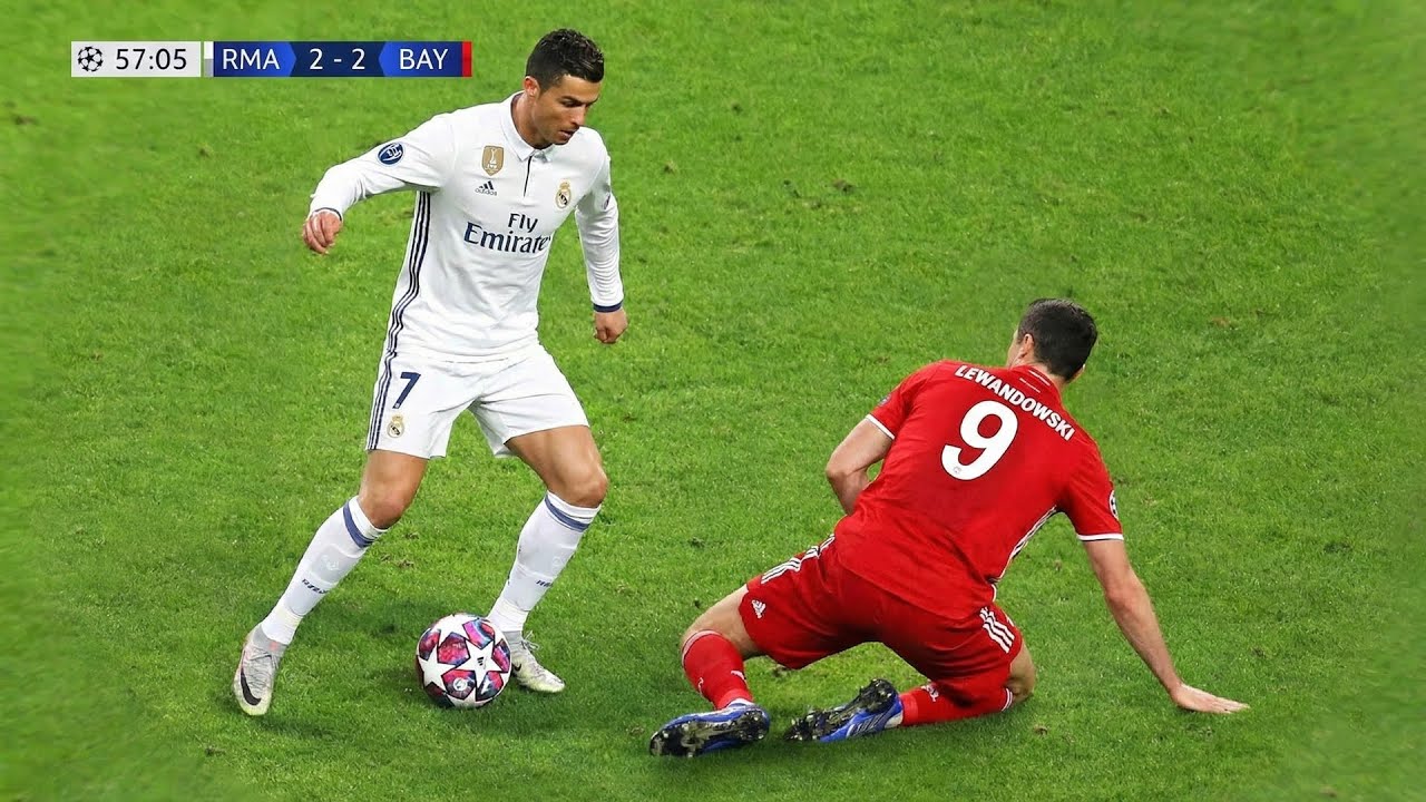 CRISTIANO RONALDO MOSTROU PARA LEWANDOWSKI QUEM MANDA E ANIQUILOU O BAYERN DE MUNIQUE