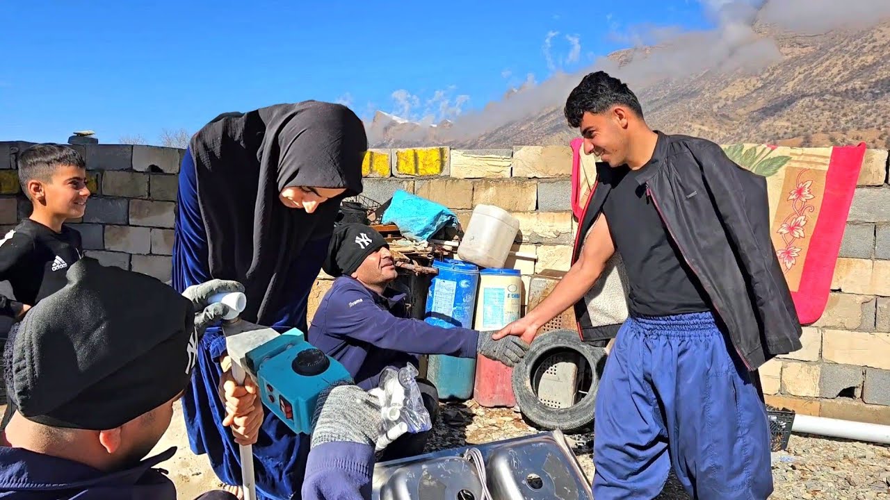 Migration, Work, and Helping Hands; A True Story of Unsung Men