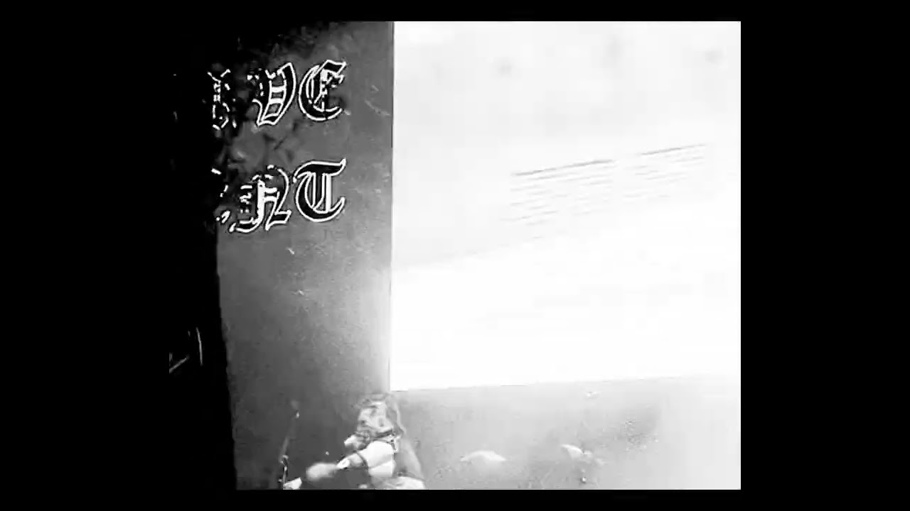 Preamanecer de un pueblo entre cableados