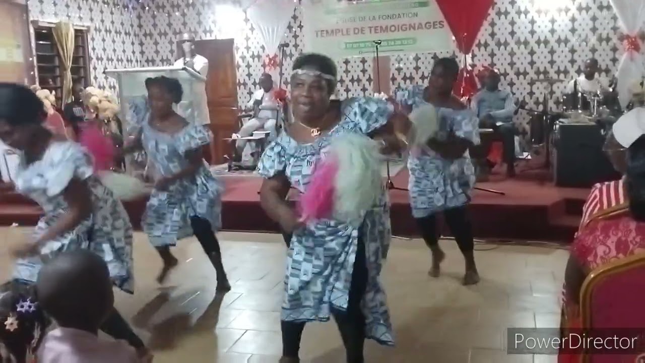 AEECI YAKRO BALLET DES MAMANS POUR  NOEL