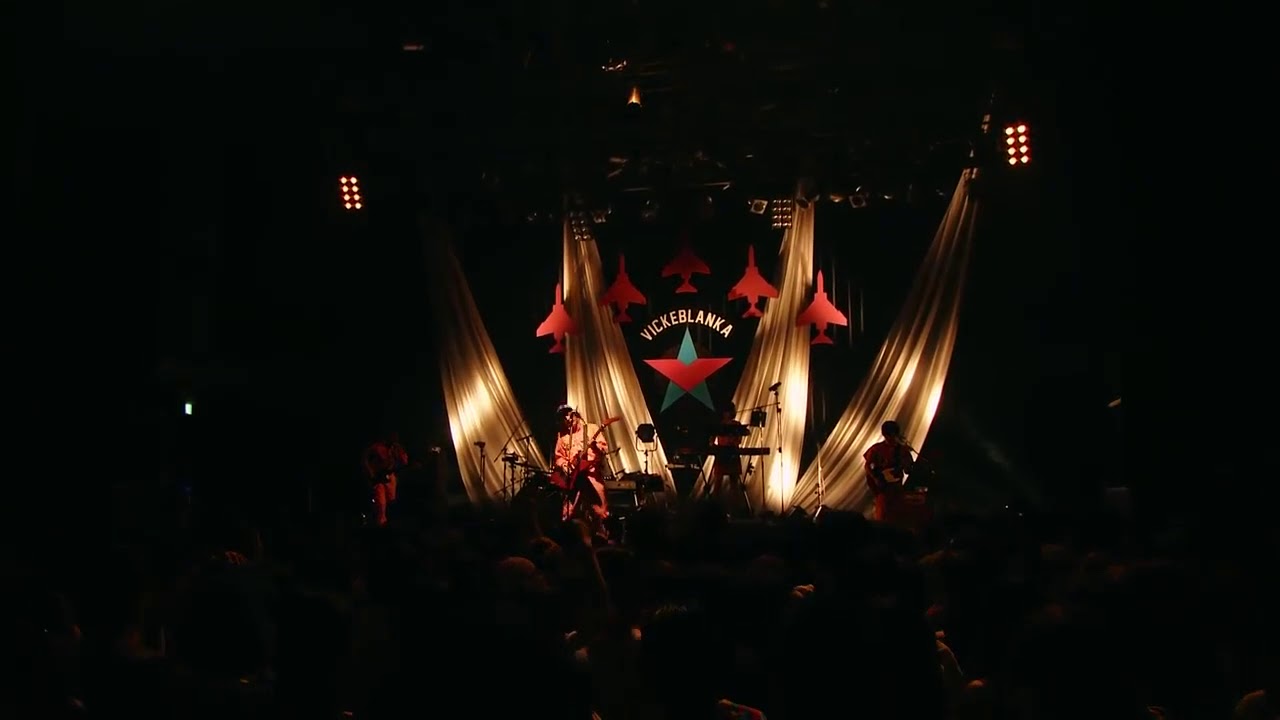 Black rover - live