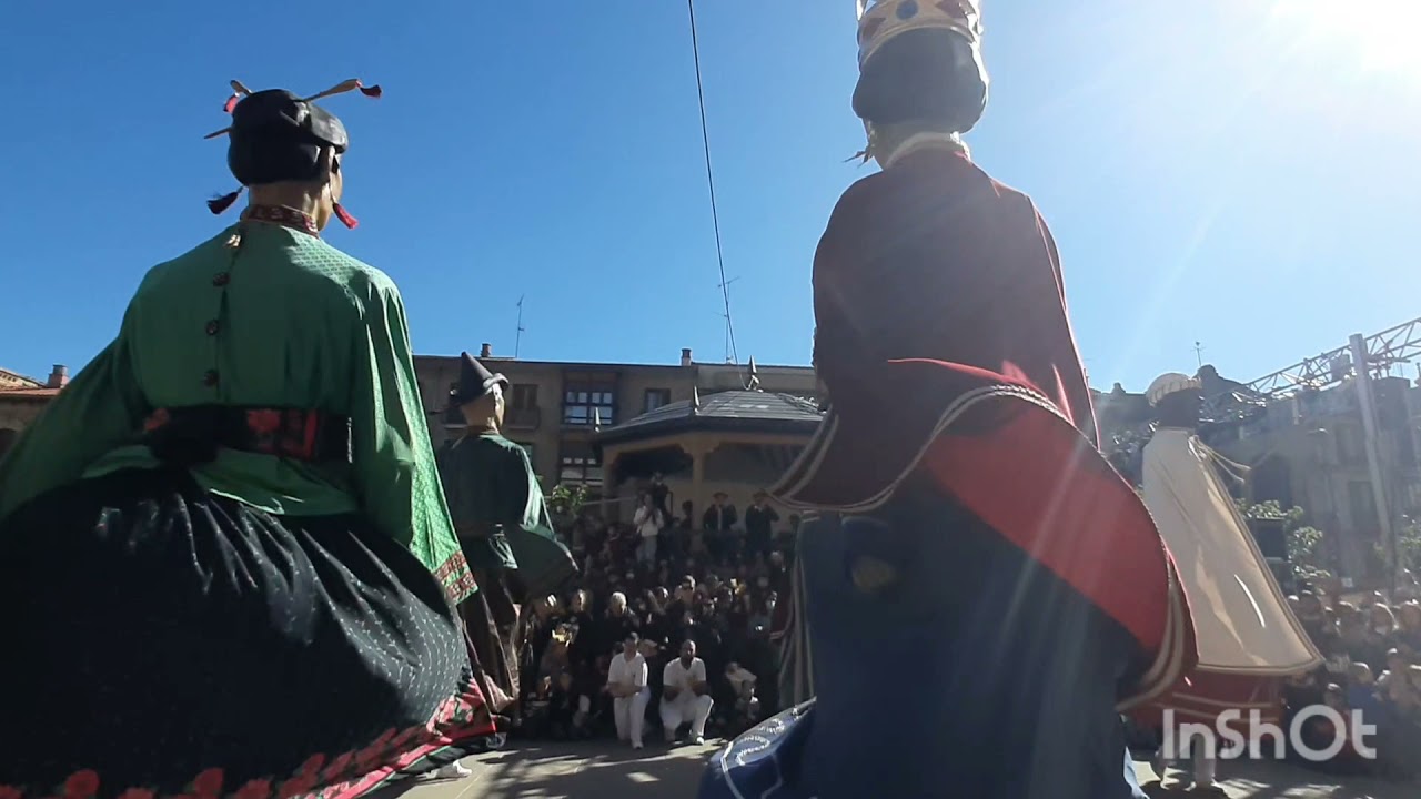 ONDEL-ONDEL menari di NAVARRA, Spanyol. Namanya 