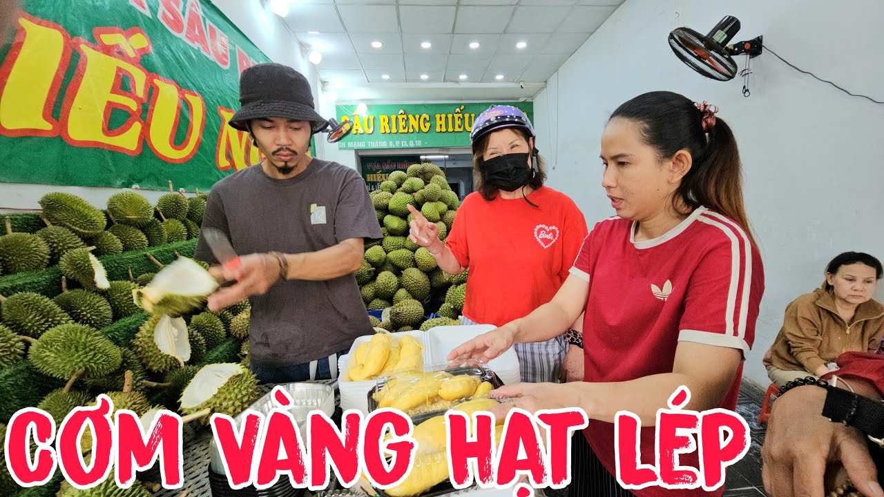 Xem Bà Chủ Trổ Tài Khui Hàng Loạt Sầu Riêng Cơm Vàng Hạt Lép Cho Khách.