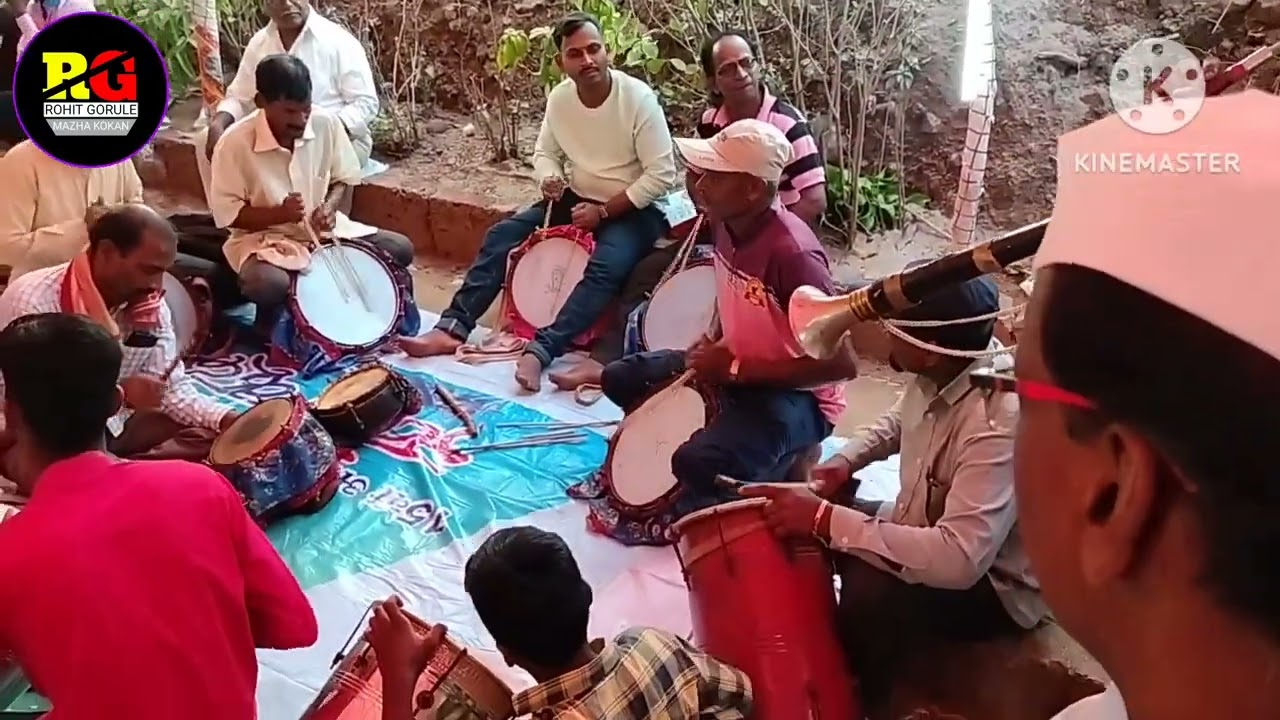 कोकणातील लग्नात वाजवले जाणारे ढोल ताशा.लग्न लागल्यानंतर सनईच्या सुरात ढोल ताशांचे वादन.USE EARPHONES