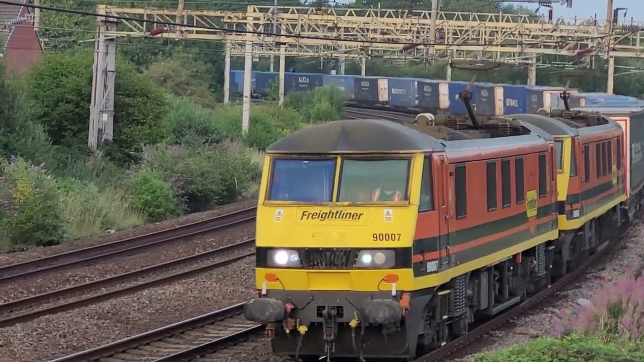 4S47 1915 Daventry Int Rft Recep Fl&nbsp;to&nbsp;Mossend Pd Stirling - 90007 & 90008 on duty round the curve