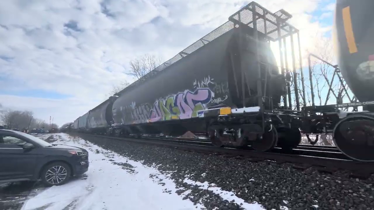 CSX 3300 YN3B ET44AC CSX 4795 SD70MAC