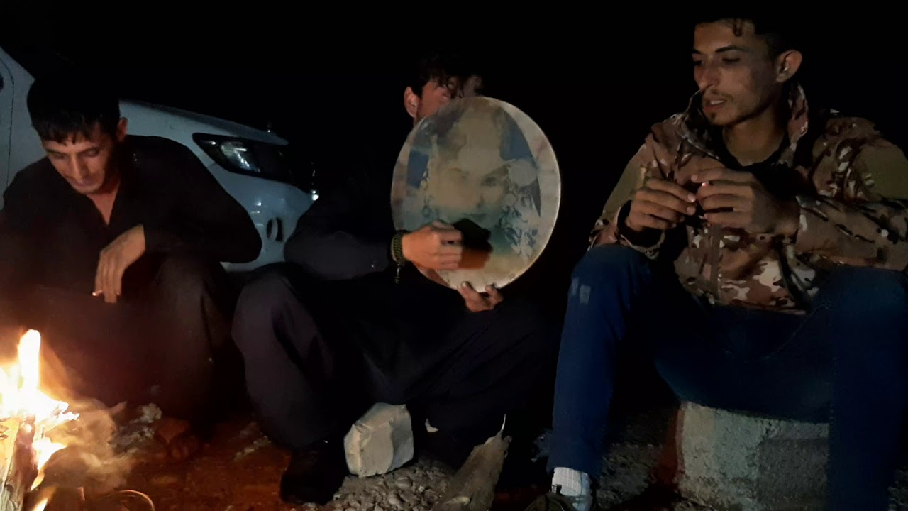 گەنجیکی دەنگ خۆش لاسای ئومید کەلاری دەکاتۆ