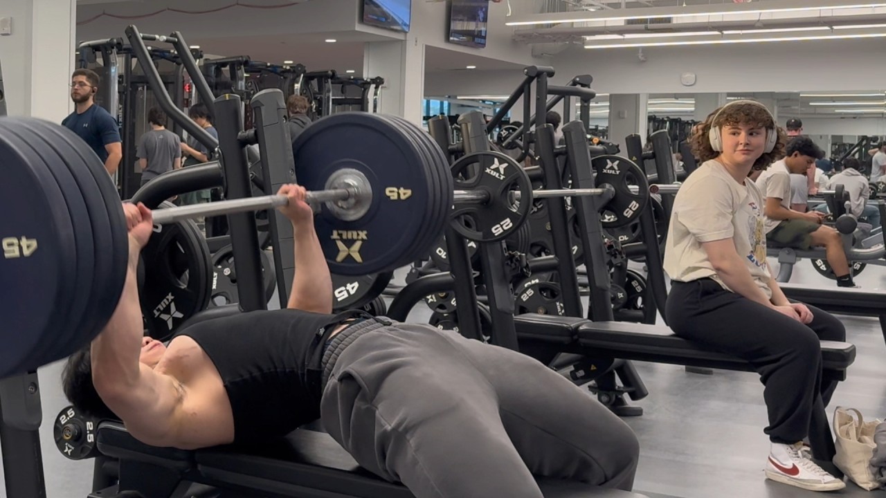 Busy College Gym's Insane Reaction to Petite Asian Bench 445 LBS