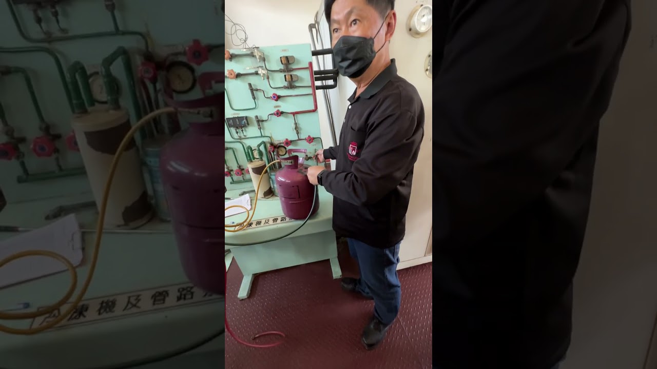 高雄科大 廠長 冷凍系統應用教學 (灌冷媒高低壓表)